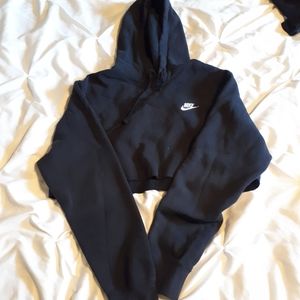 Black nike cropped hoodie